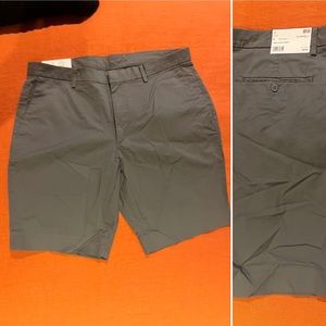 Uniqlo STRETCH SLIM FIT SHORTS / size LARGE